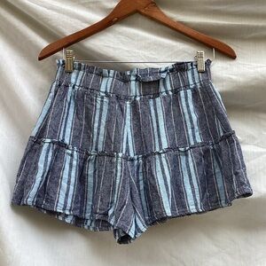 Vanilla Star blue and gray striped linen blend ruffle shorts, size medium